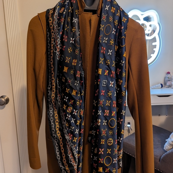 Silk Fashion Scarf/Shawl. - Picture 5 of 6